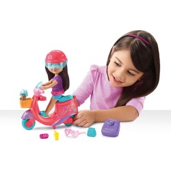 DORA Y PER AVENTURA EN MOTO